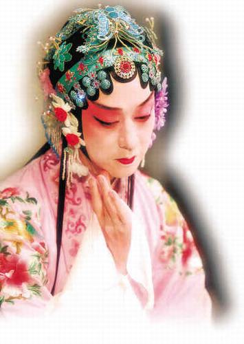 中国华文教育网－花甲男摇变少女杜丽娘