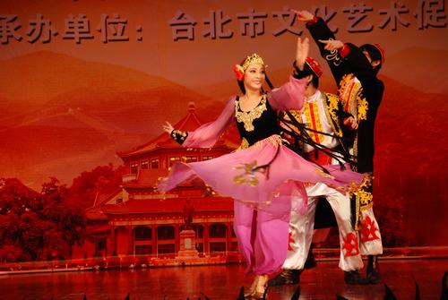 维吾尔族舞蹈掀起你的盖头来