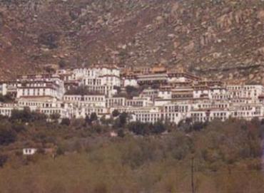 哲蚌寺全景